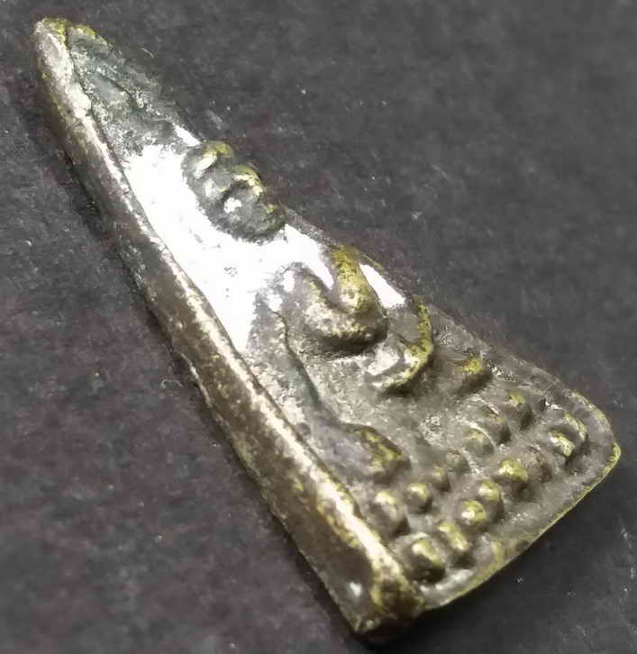 รหัสสินค้า พิจิตร 004 เหรียญหล่อหลวงพ่อเพชร พิมพ์หลังอุ ตาตาราง วัดท่าหลวง จังหวัดพิจิตร สร้างปี 2536 พระรายการนี้ให้เช่าบูชาแล้ว