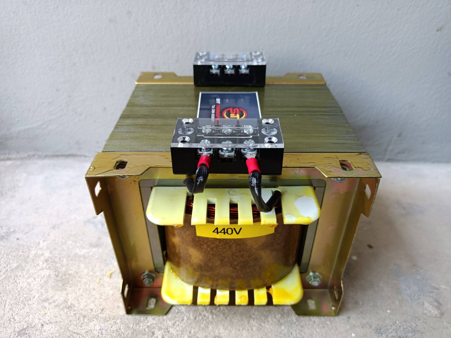 หม้อแปลง 440V TO 220V 5A