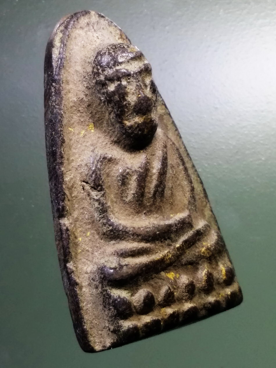 รหัสสินค้า หลวงปู่ทวด วัดต่างๆ 520 หลวงปู่ทวดเนื้อดินเผาวัดช้างให้จังหวัดปัตตานีสร้างปี 2513 พระครูใบฎีกาขาวสร้าง พิมตาโปน (พิมพ์ตลก) หายากกว่าทุกพิมพ์ พระรายการนี้ให้เช่าบูชาแล้ว