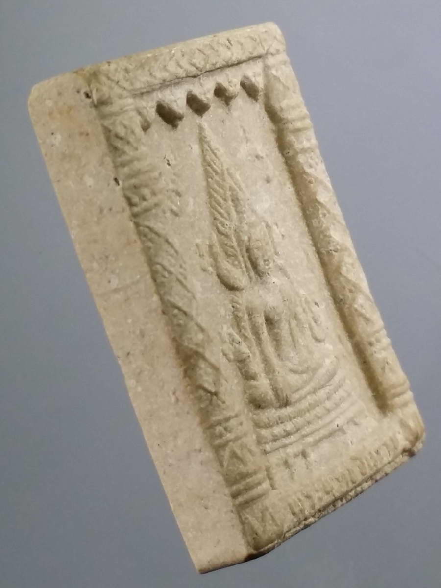 รหัสสินค้า พิษณุโลก 017 พระพุทธชินราชเนื้อผง หลังสมเด็จพระนเรศวรมหาราช วัดพระศรีรัตนมหาธาตุ จังหวัดพิษณุโลก