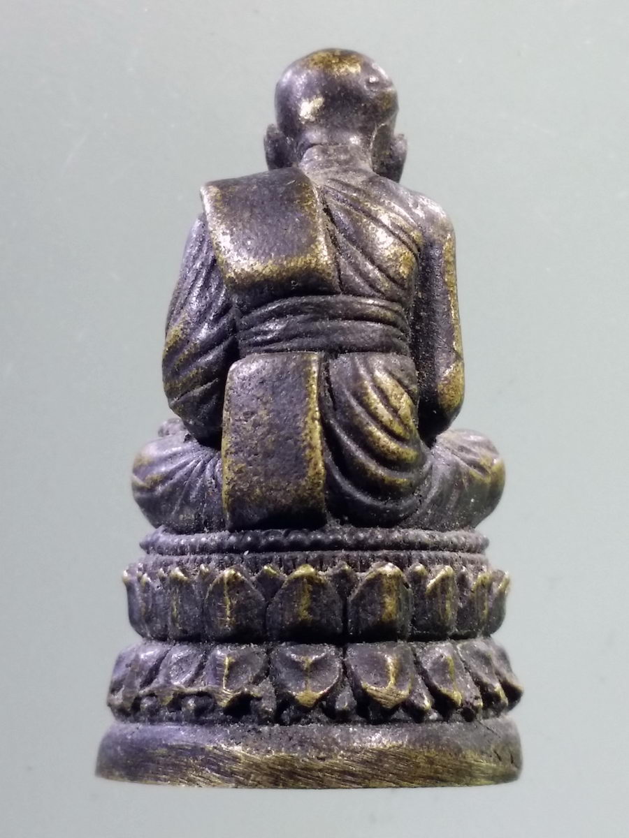 Antig FB 10778 รูปหล่อหลวงปู่ทวด นั่งฐานบัว เนื้อทองเหลืองรมดำ หล่อตัน วัดช้างให้ จังหวัดปัตตานี ไม่ทราบปีที่สร้าง เนื้อหา เก่า มีอายุครับ พระรายการนี้ให้เช่าบูชาแล้ว