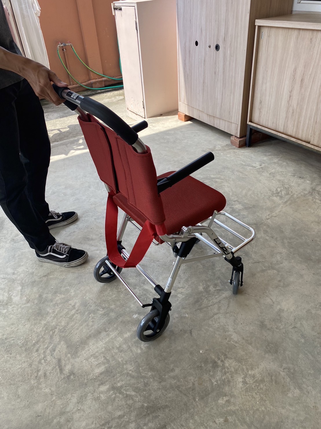 รถเข็นน้ำหนักเบา แบรนด์ญี่ปุ่น Matsunaga Wheelchair (車いす) รุ่น MV2 น้ำหนักเบาพิเศษเพียง 6.2 kg. + แถมฟรีกระเป๋าใส่รถเข็น 1 ใบ