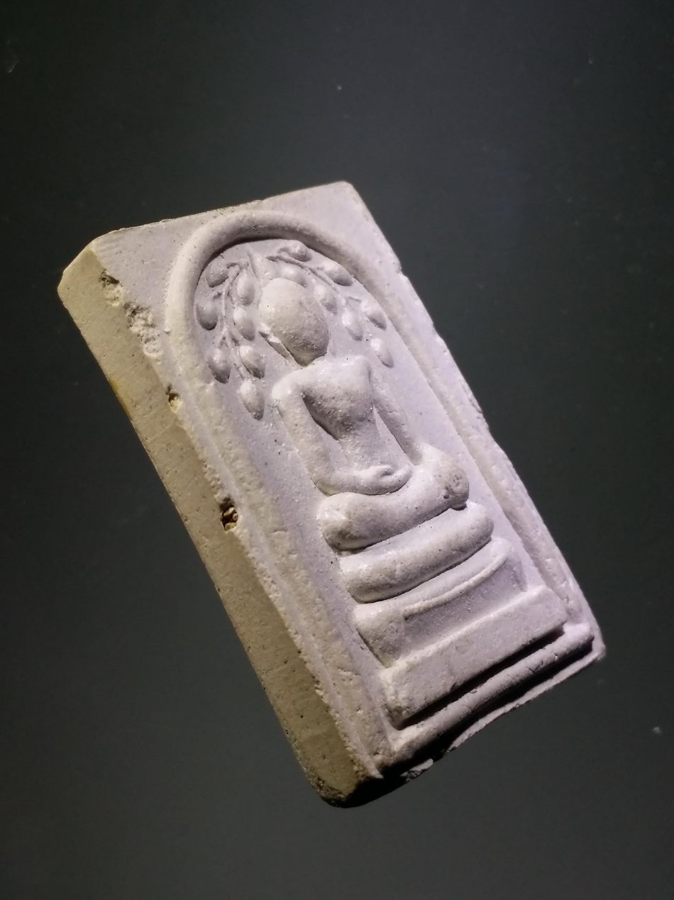 รหัสสินค้า พระมีกล่อง 3836 พระสมเด็จปรกโพธิ์ สะดุ้งกลับ (สมเด็จมหาลาภ) รุ่นโชคมงคล พระครูไพโรจน์วุฒิธรรม วัดตรีทศเทพวรวิหาร สร้างปี 2537