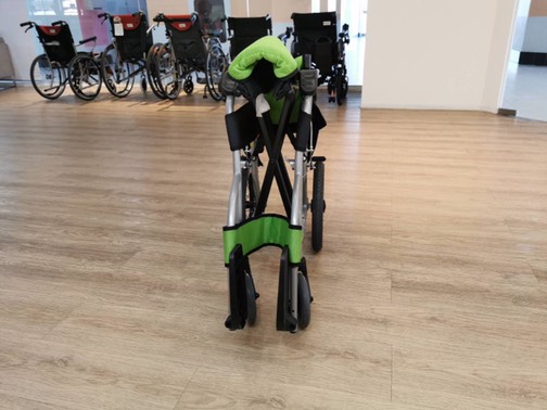 รถเข็นวีลแชร์น้ำหนักเบา พับได้ อลูมินัมอัลลอยด์คาร์ม่า รุ่น Ergo Lite (WheelChair KARMA Ergo Lite) น้ำหนักเบาเพียง 8.5 กก. เบากว่าทุกรุ่นของคาร์ม่า เหมาะสำหรับเดินทาง ของแท้ รับประกันศูนย์ไทย 5 ปี (รุ่นยอดนิยม)