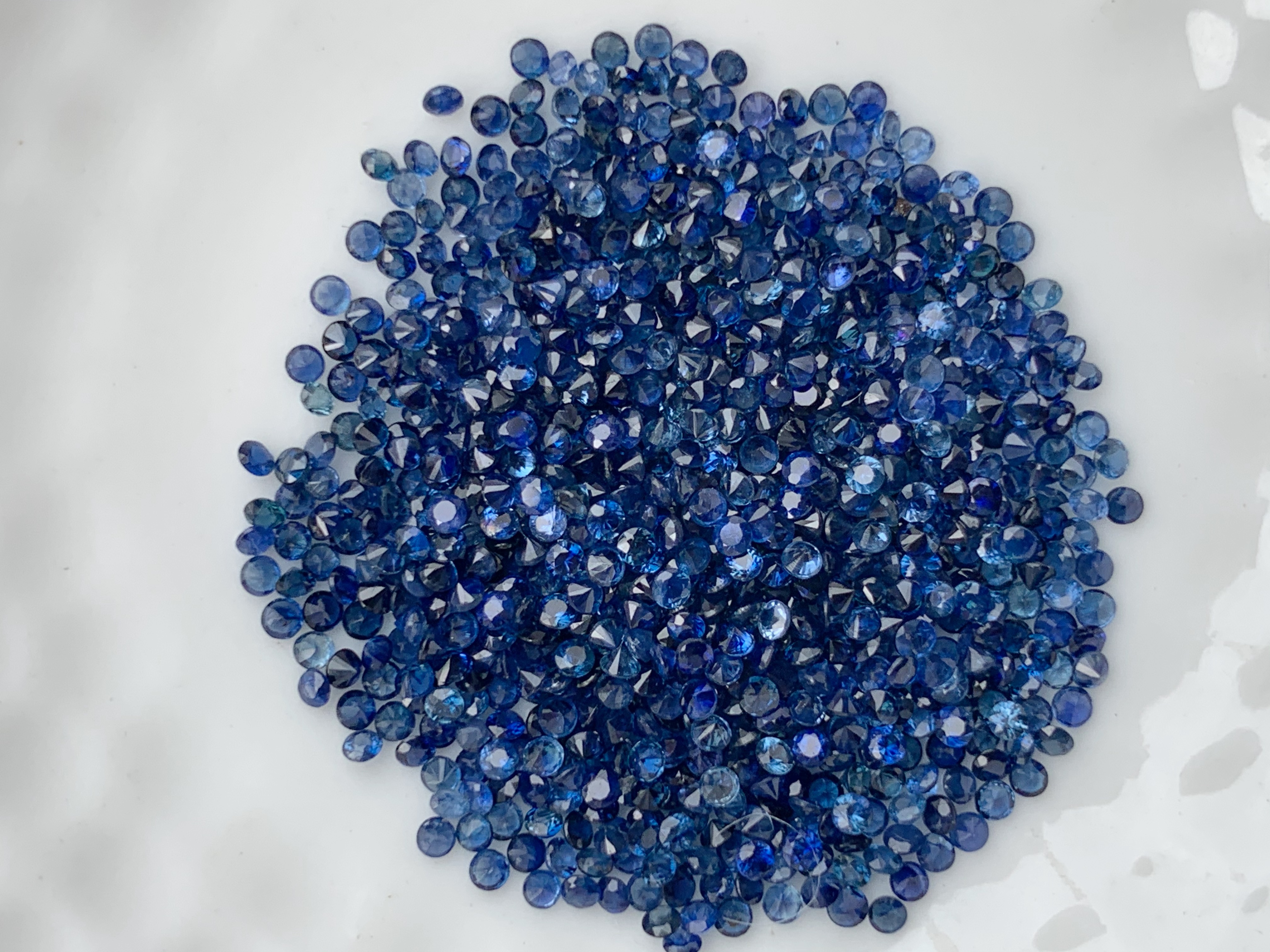 Blue sapphire ไพลินกลม 1.4 mm. 1 กะรัต