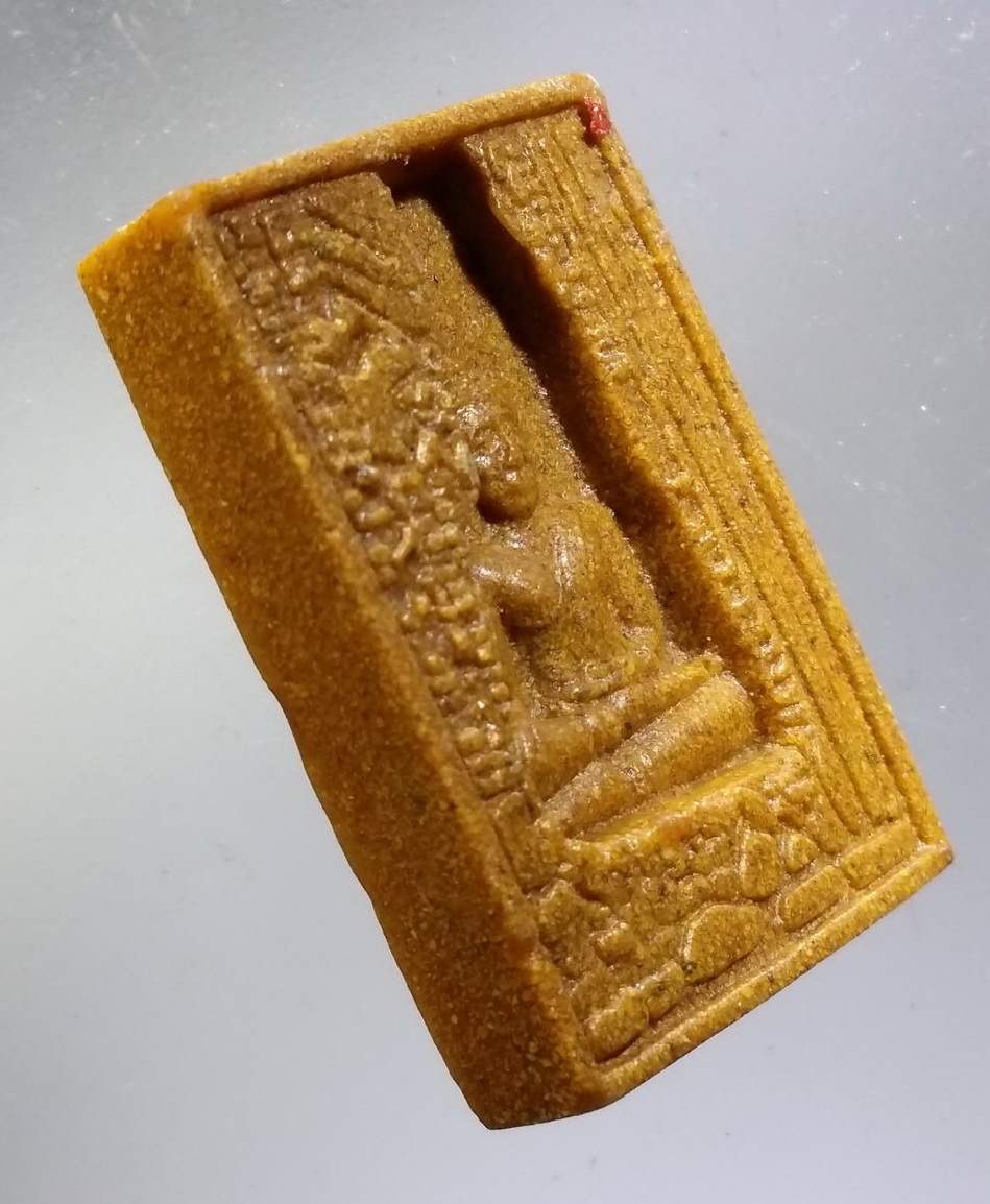 รหัสสินค้า พระมีกล่อง 3679 พระมงคลบพิตร จังหวัดพระนครศรีอยุธยา ที่ระลึกปฏิสังขรณ์พระวิหาร ปี 2539 เนื้อกระเบื้องหลังคาโบสถ์