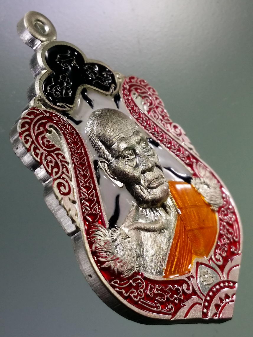 รหัสสินค้า พระมีกล่อง 043 เหรียญเสมา หนุมาน หลวงพ่อพัฒน์ วัดห้วยด้วน อำเภอหนองบัว จังหวัดนครสวรรค์ รุ่น รวยสมใจนึก เนื้อกะไหล่เงิน ลงยาลายเสือ กนกแดง ตอกโค๊ต ก. (กรรมการ) หมายเลข ๔๑