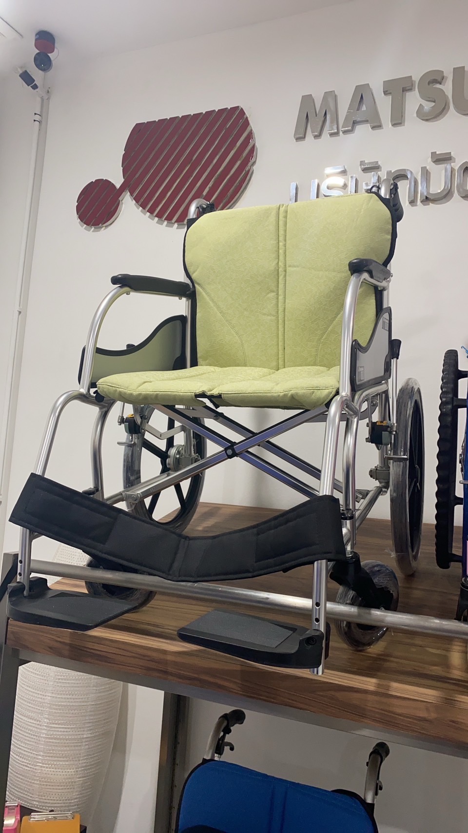 รถเข็นแบรนด์ญี่ปุ่น Matsunaga Wheelchair (車いす) รุ่น MW-SL2D น้ำหนักเบา 11 กิโลกรัม สะดวกพกพา กะทักรัด น้ำหนักเบา