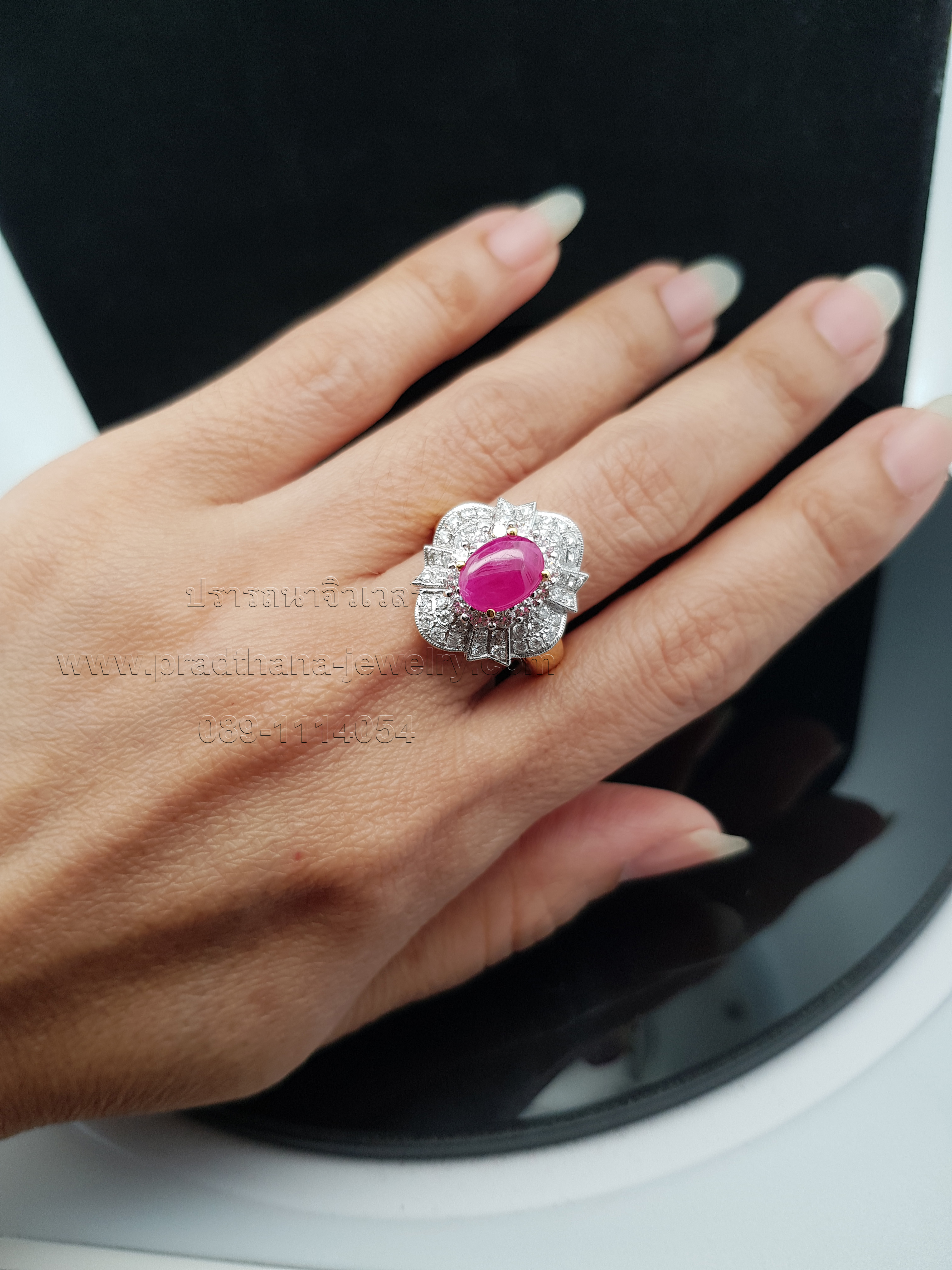 แหวนทับทิมประดับเพชร