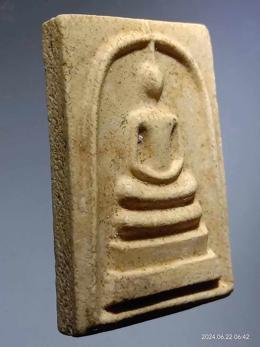 รหัสสินค้า พระสมเด็จ วัดต่างๆ 1170 พระสมเด็จเกศทะลุซุ้ม วัดทับผึ้ง จังหวัดสุพรรณบุรี สร้างปี 2537 ที่ระลึกในงานผูกพัทธสีมา