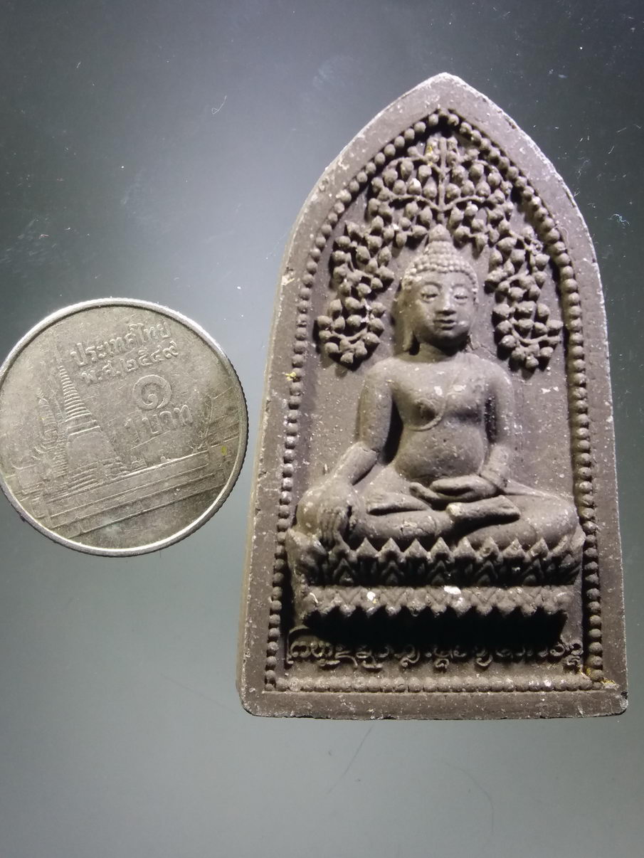 รหัสสินค้า พระมีกล่อง 3895 พระยอดขุนพล เนื้อผงผสมว่าน หลังพ่อขุนเม็งรายมหาราช รุ่นสมโภช 750 ปี เมืองเชียงราย วัดพระแก้ว จังหวัดเชียงราย จัดสร้าง ปี 2555