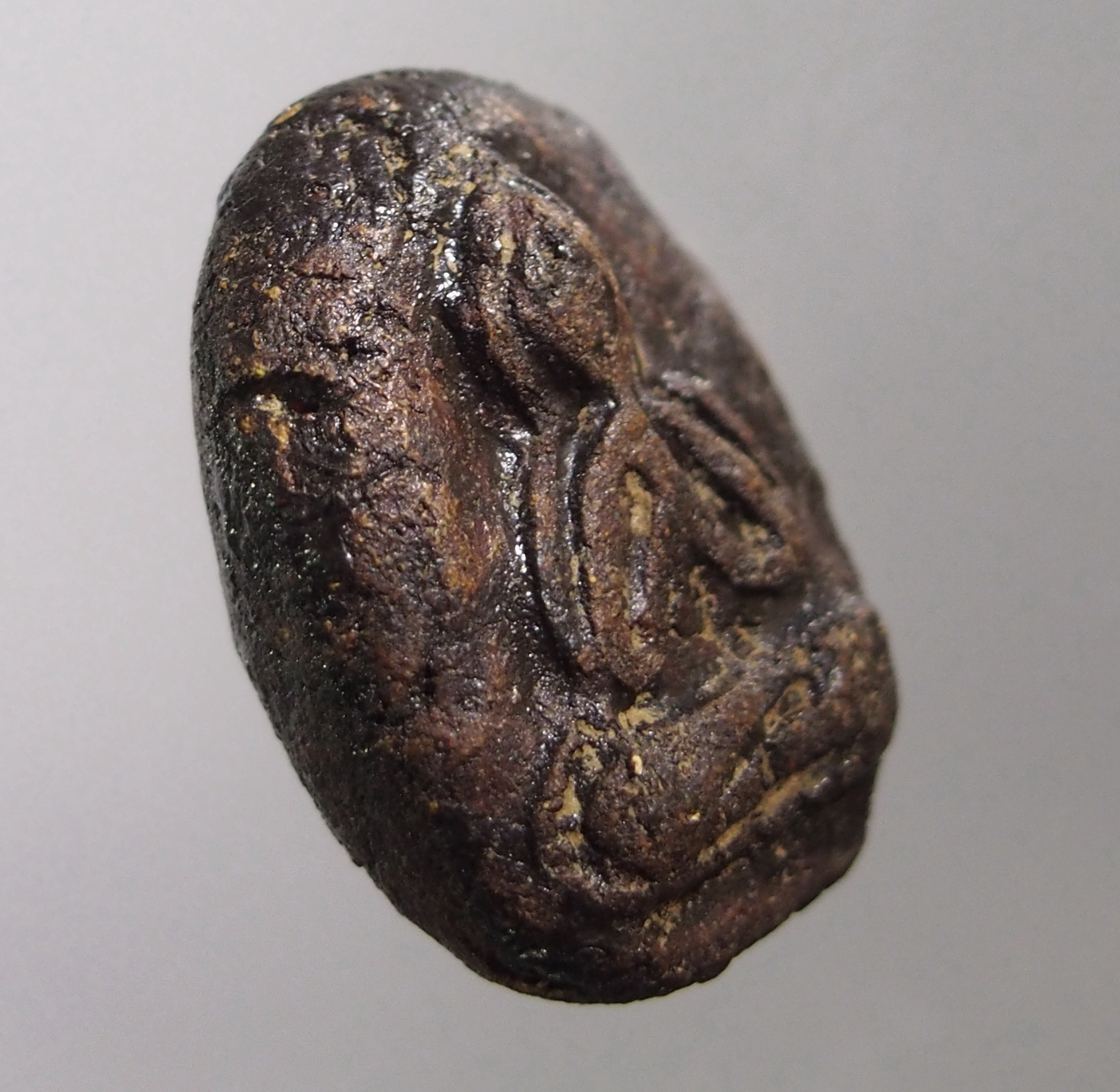 Antig on TT 010 พระปิดตา เนื้อผง จุ่มรักแดง (รักน้ำเกลี้ยง) เนื้อหาเก่ามีอายุเกจิยุคเก่าสร้าง เชิญครับไม่แพง พระรายการนี้ให้เช่าบูชาแล้ว