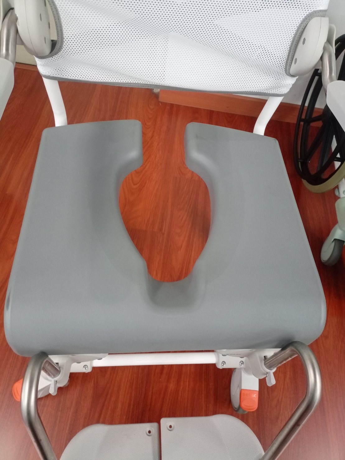 รถเข็นอาบน้ำ นั่งถ่าย อเนกประสงค์ อีแทค สวิฟท์ โมบิล 2 คอมโหมด แชร์ (ETAC SWIFT MOBIL -2) เบาะกว้างพิเศษ รองรับน้ำหนักผู้ใช้งานสูงสุด 160 กิโลกรัม