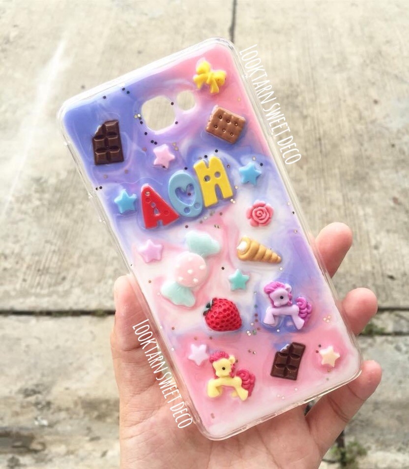 เคสสีขาว ชมพู ฟ้าคราม เพิ่มกลิสเตอร์ อักษรคละสี