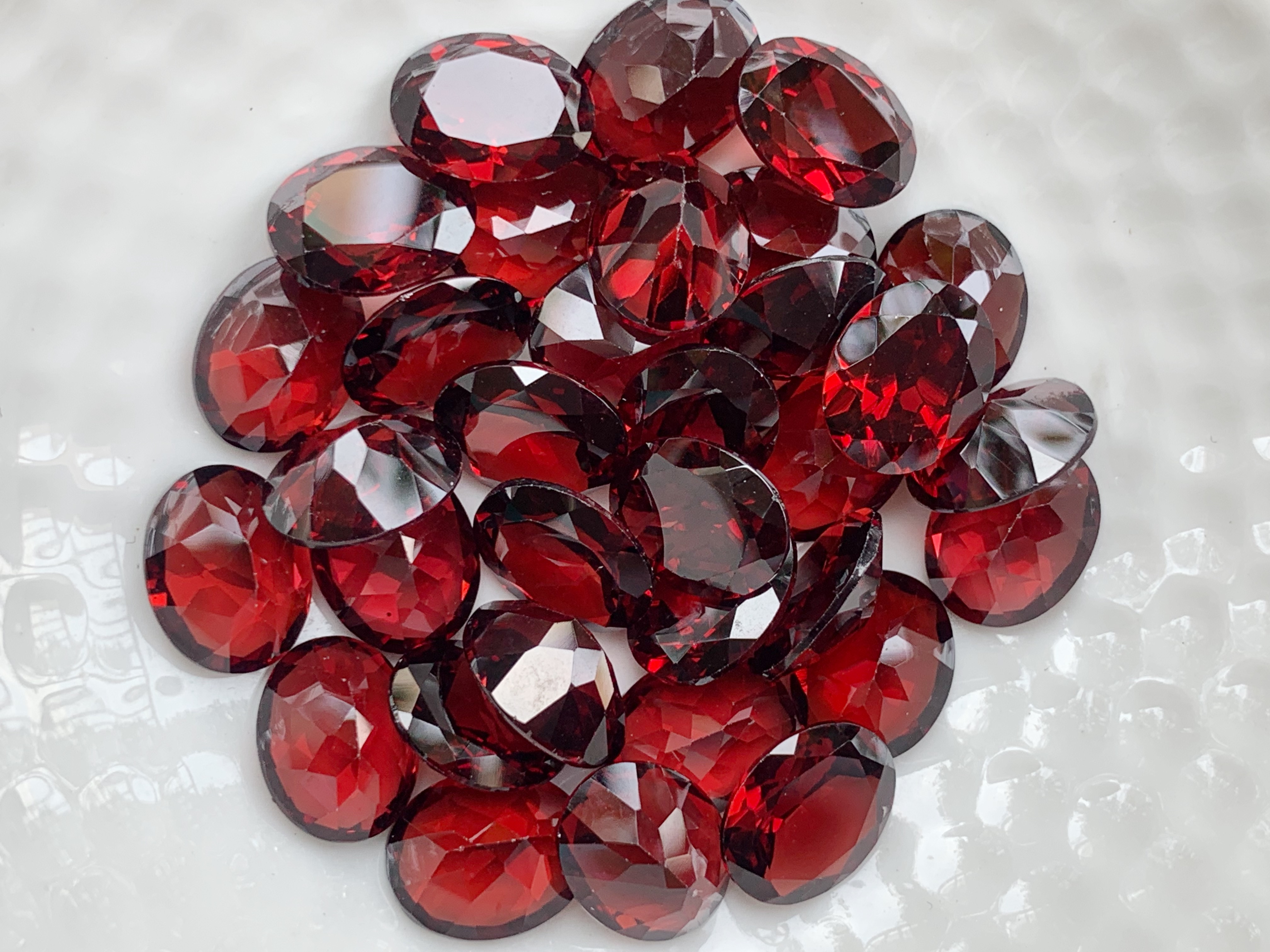 โกเมนไข่ 10x8 มม. 1 เม็ด