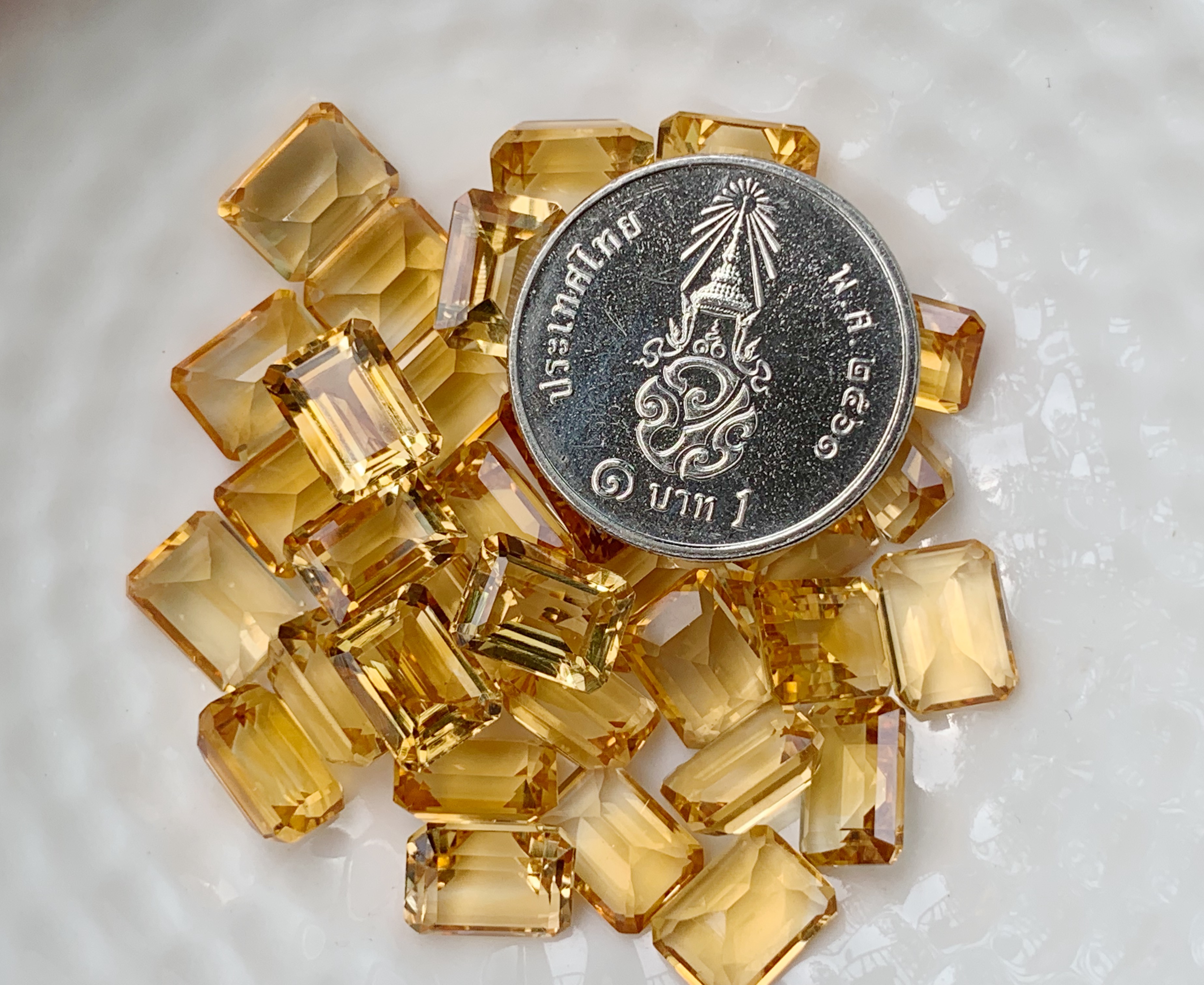 ซิทรินอ่อนสี่เหลี่ยม 8X6 มม. 5 กะรัต