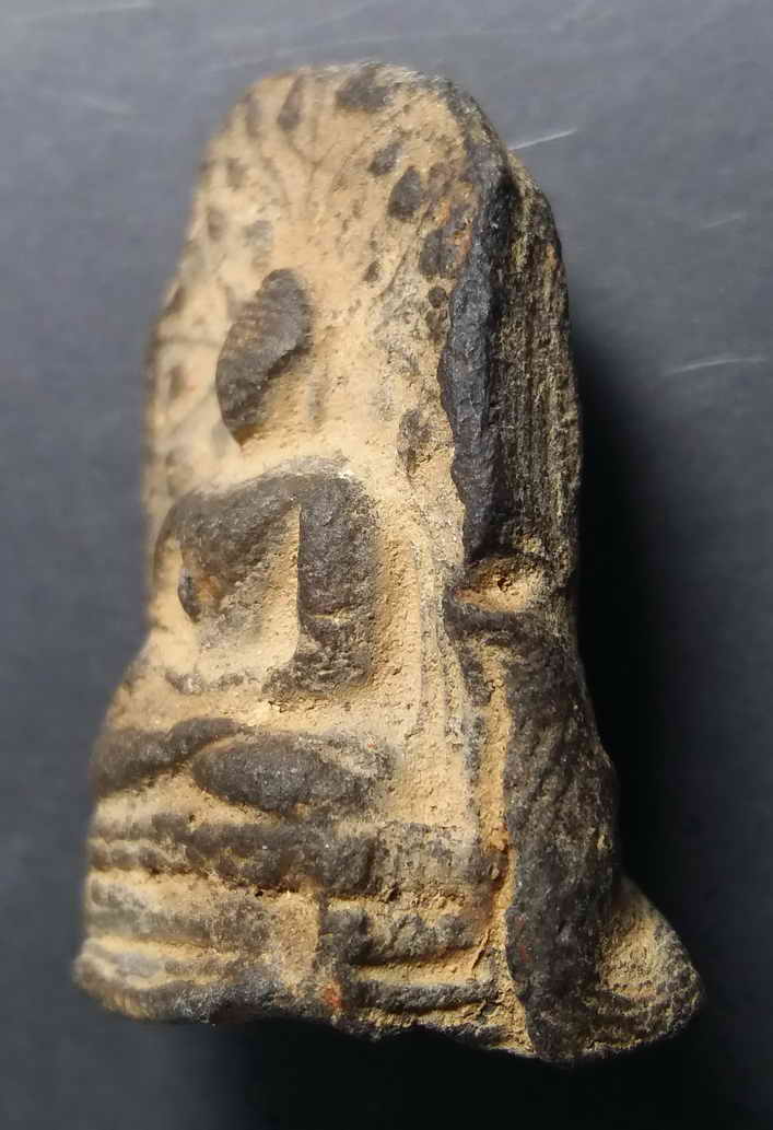 รหัสสินค้า พระกรุ 008 พระคง ทรงพระบาง จ.ลำพูน เนื้อเขียวหินครก