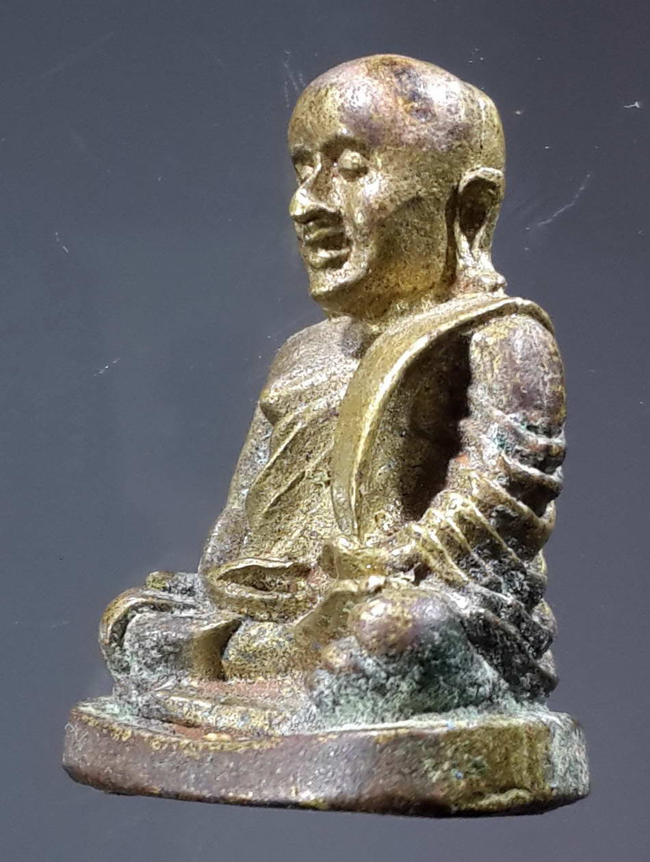 รหัสสินค้า พระกริ่ง พระหล่อ 236 รูปหล่อหลวงพ่อเงิน วัดบางคลาน จังหวัดพิจิตร ไม่ทราบปีที่สร้าง เนื้อทองเหลืองเก่ามีอายุ พระรายการนี้ให้เช่าบูชาแล้ว