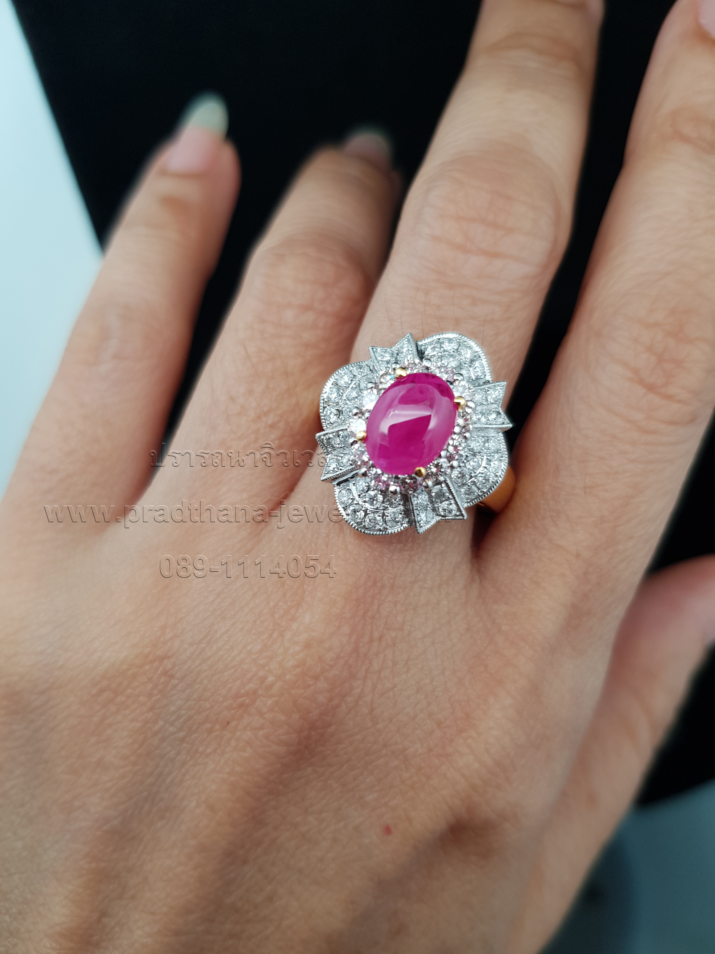 แหวนทับทิมประดับเพชร