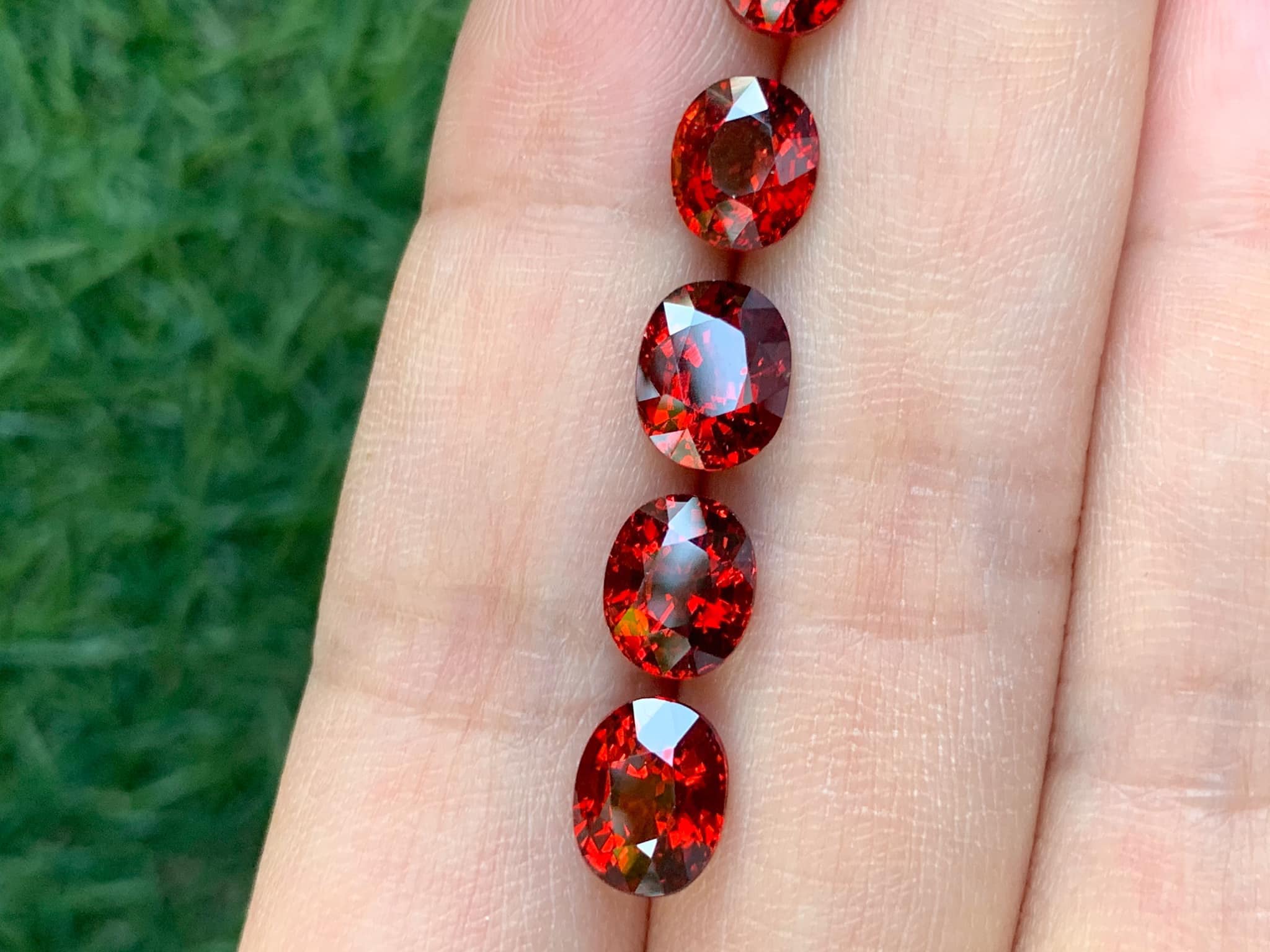 พลอยสเปสซาไท (Spessatite garnet) size 2 กะรัต ชุดละ 7,900 บาท