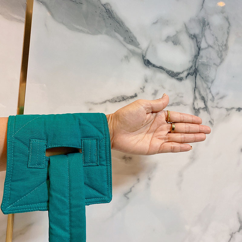 ผ้าผูกข้อมือผู้ป่วย ผ้าเขียวมัดตรึงคนไข้บุด้วยฟองน้ำ เย็บตะเข็บคู่ บุฟองน้ำ ไม่บาดผิว ผ้าโรงพยาบาลCotton100%