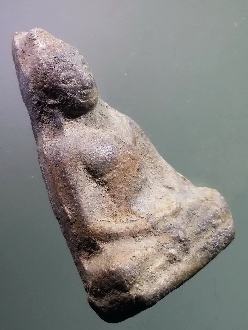 รหัสสินค้า พระกรุ 061 พระกรุเนื้อดิน พิมพ์นั่งปางสมาธิ ไม่ทราบกรุ