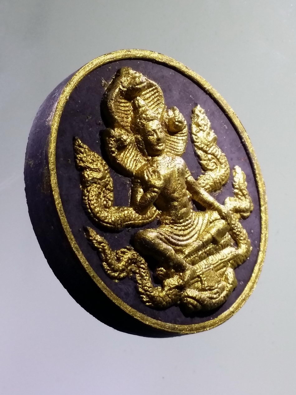 รหัสสินค้า จตุคามรามเทพ 767 องค์ท้าวจตุคามรามเทพ รุ่นร่ำรวยเงินทอง เนื้อผงใบลาน ปัดทอง พิธีพุทธาภิเษก เทวาภิเษก ณ.วัดมหาธาตุวรมหาวิหาร จังหวัดนครศรีธรรมราช กล่องเดิม