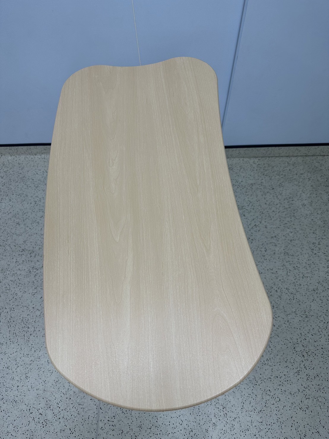 โต๊ะคร่อมเตียง แบรนด์ Hill-Rom (Overbed Hill-Rom)