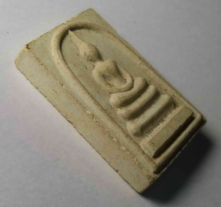 รหัสสินค้า พระสมเด็จ วัดต่างๆ 093 พระสมเด็จเนื้อผง หลังรูปเหมือน หลวงพ่อลา วัดแก่งคอย อำเภอแก่งคอย จังหวัดสระบุรี สร้างปี 2536