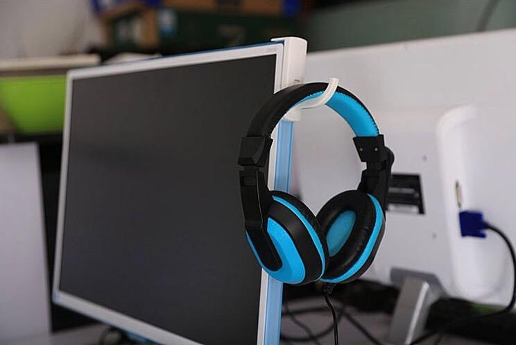 ขาเกี่ยว/แขวนหูฟังกับจอคอมพิวเตอร์