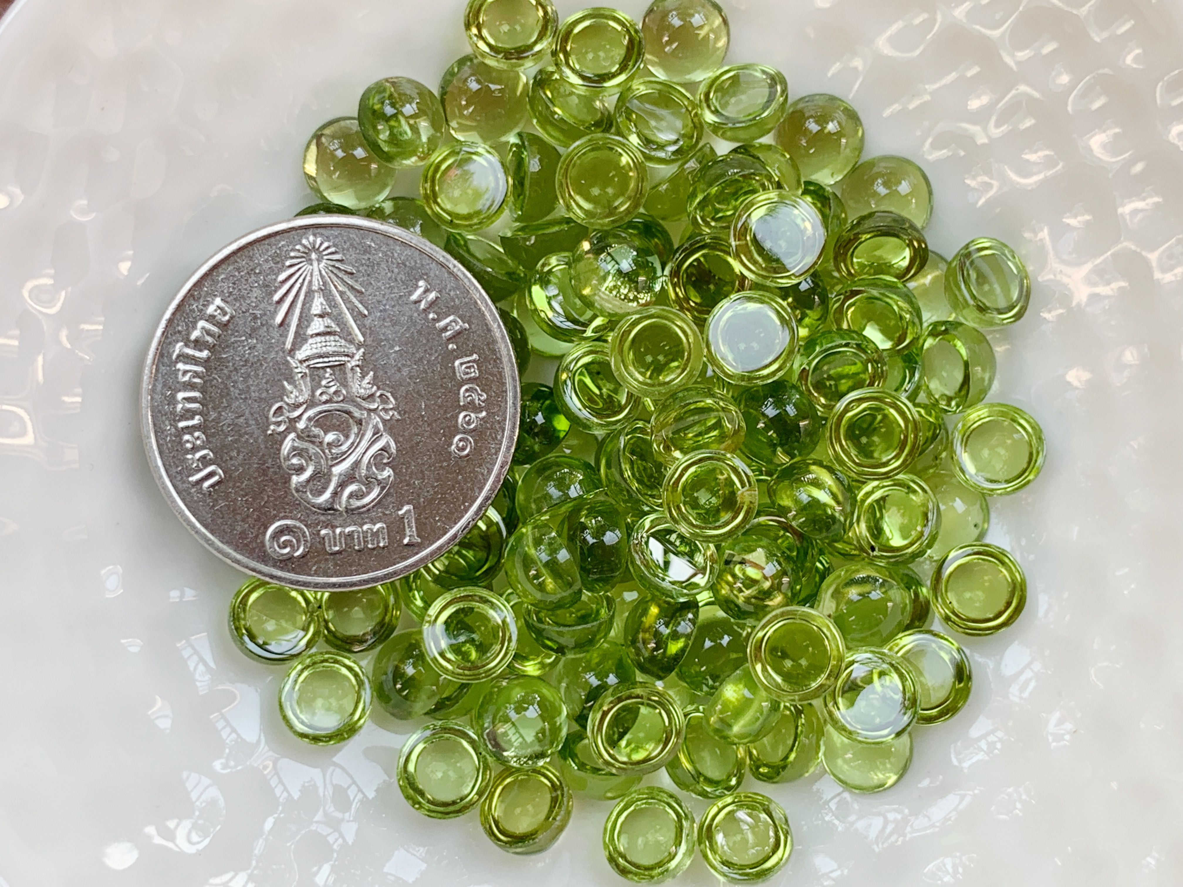 เพอริดอทกลมหลังเบี้ย 5.0 มม. 10 กะรัต