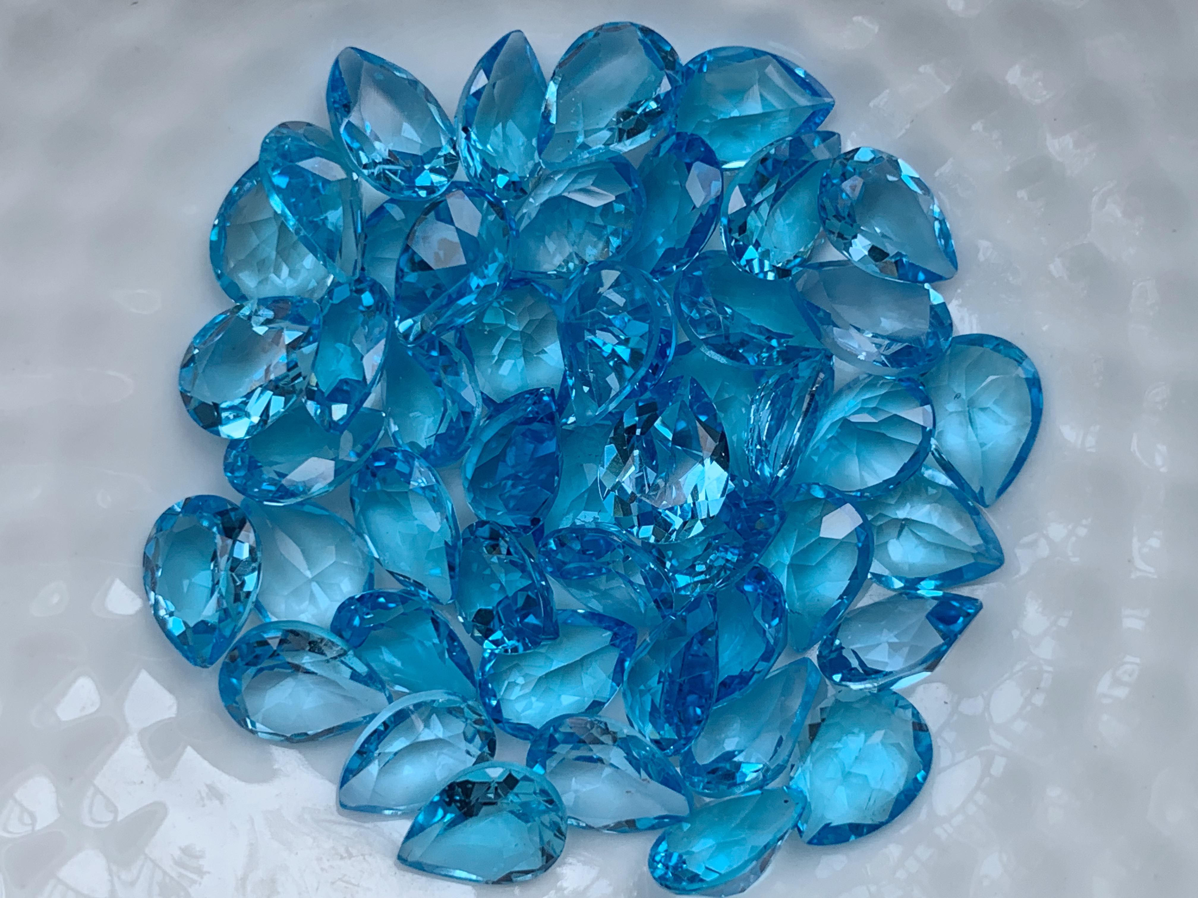 สวิสบลูโทปาสหยดน้ำ 8X6 มม. 5 กะรัต