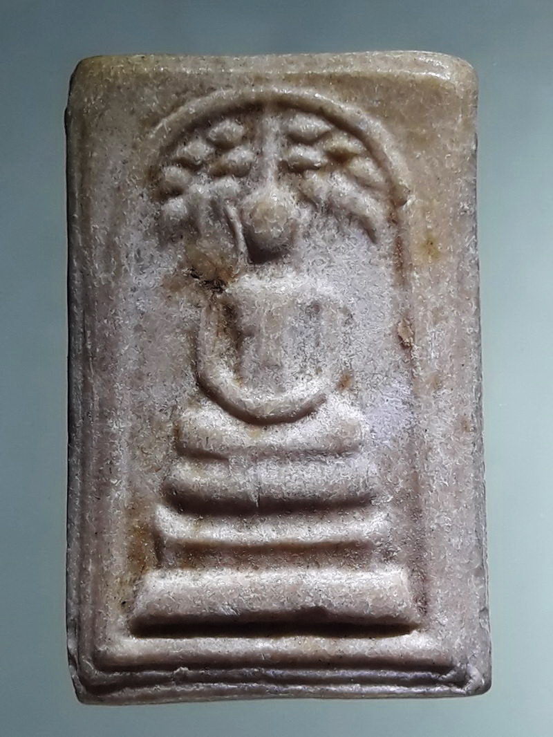 รหัสสินค้า พระเนื้อดิน ผง ว่าน 10533 พระสมเด็จพิมพ์ปรกโพธิ์ เนื้อผงน้ำมัน หลวงพ่อกวย วัดโฆสิตาราม จ.ชัยนาท