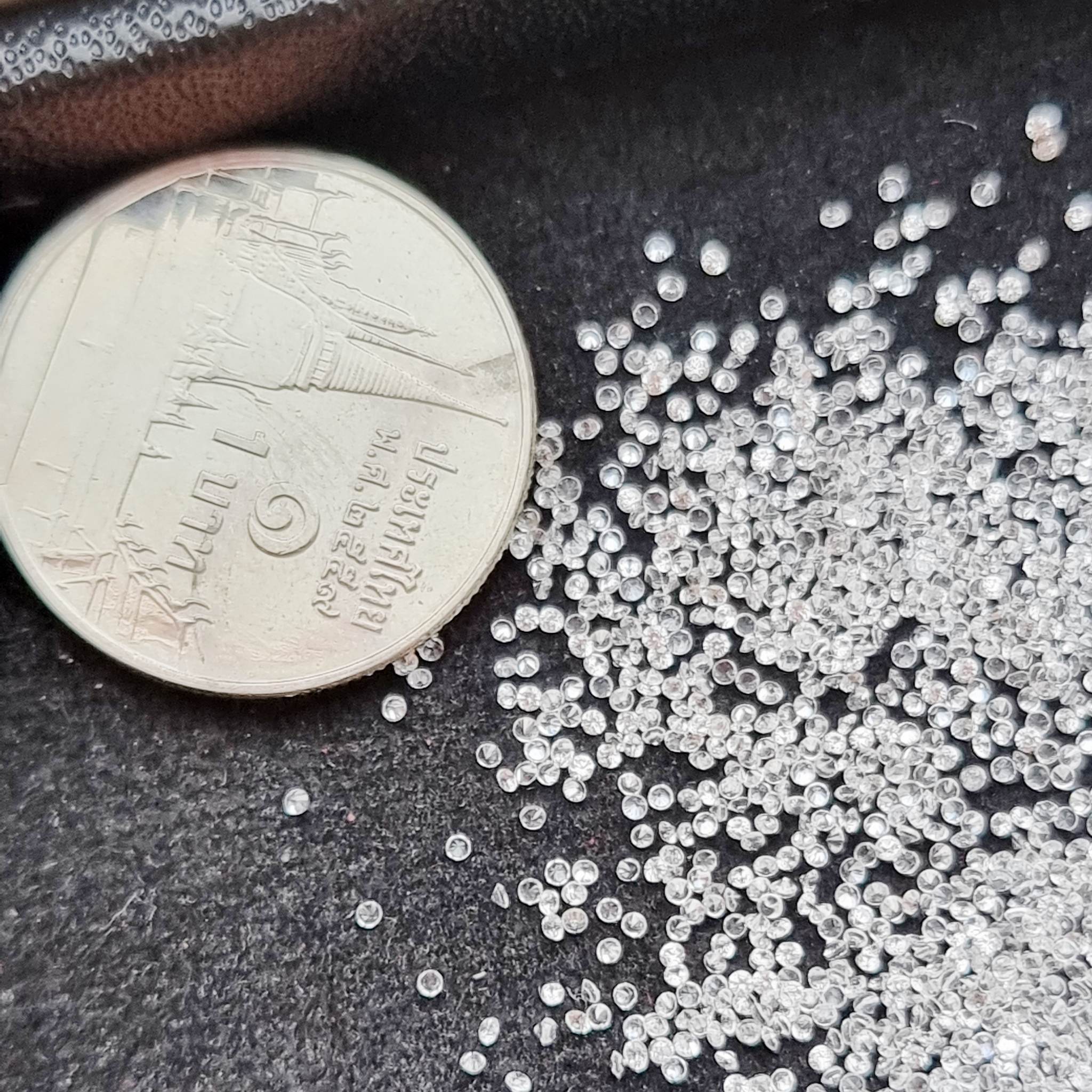 เพทายขาวกลมเจียรเหลี่ยม Size 0.8 มม. 1 กะรัต