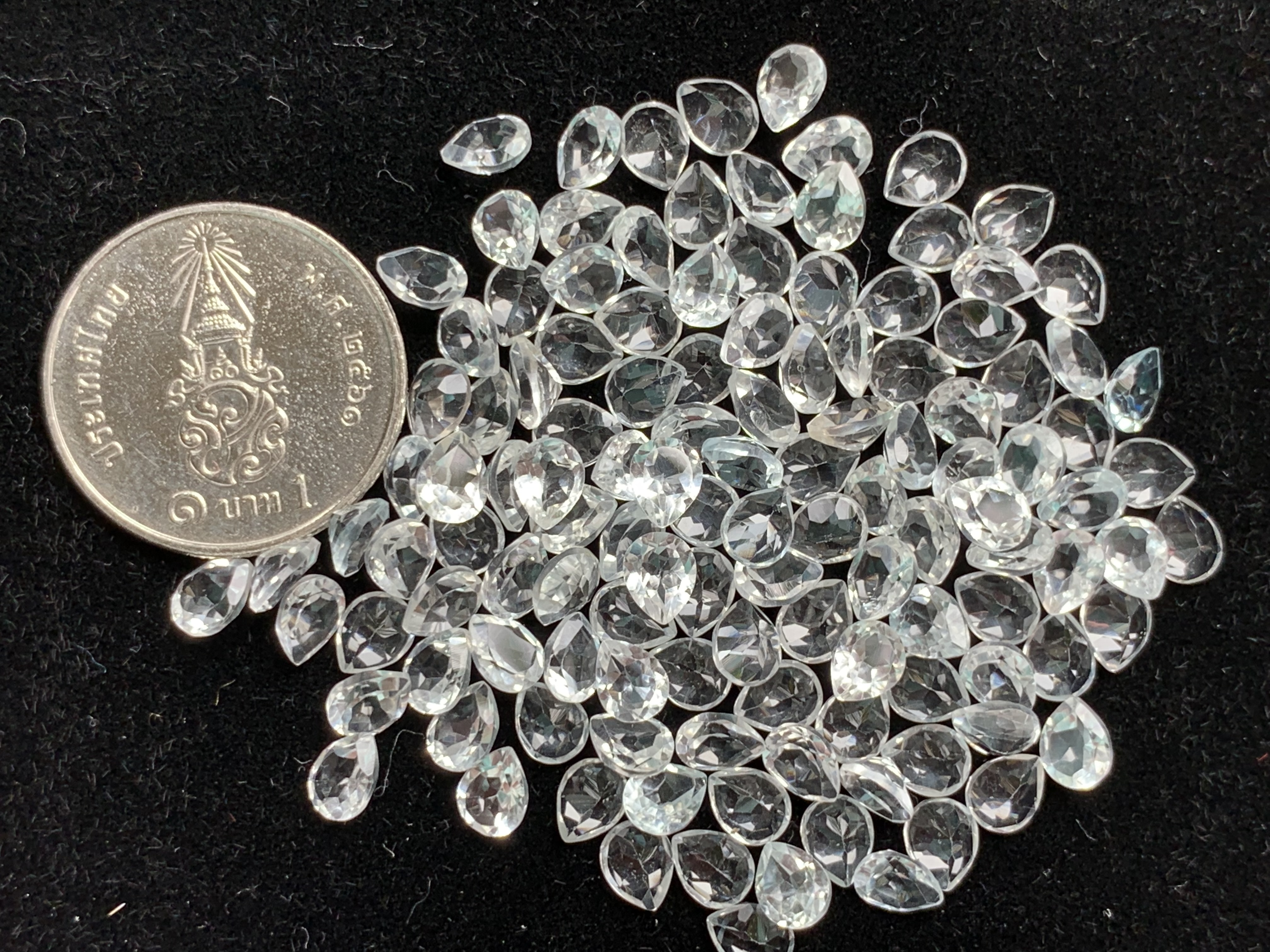 ไวท์โทปาสหยดน้ำ 5X4 มม. 5 กะรัต