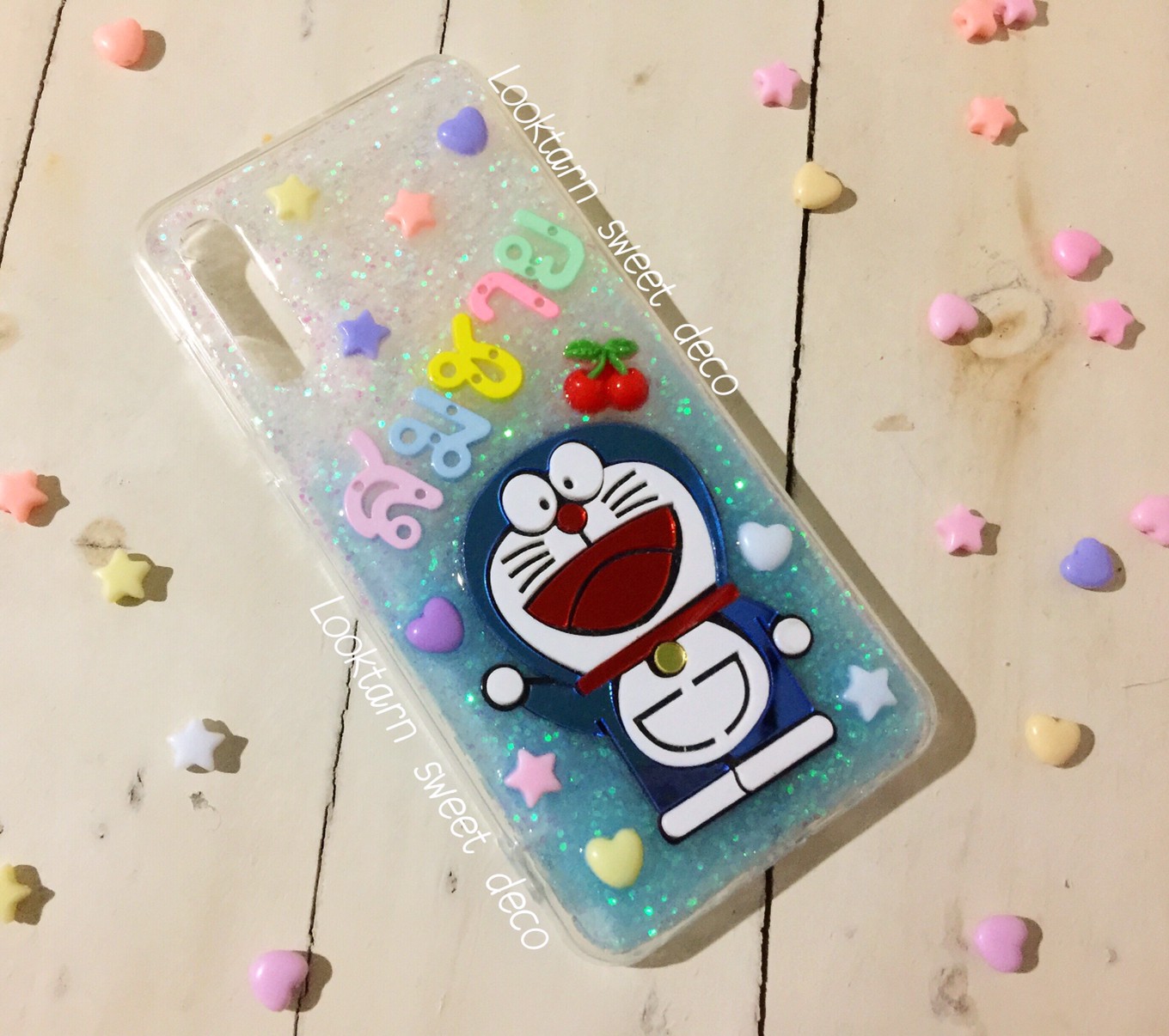 เคสกากเพชรสีขาว ฟ้า อะคริลิคโดเรม่อน อักษรคละสี