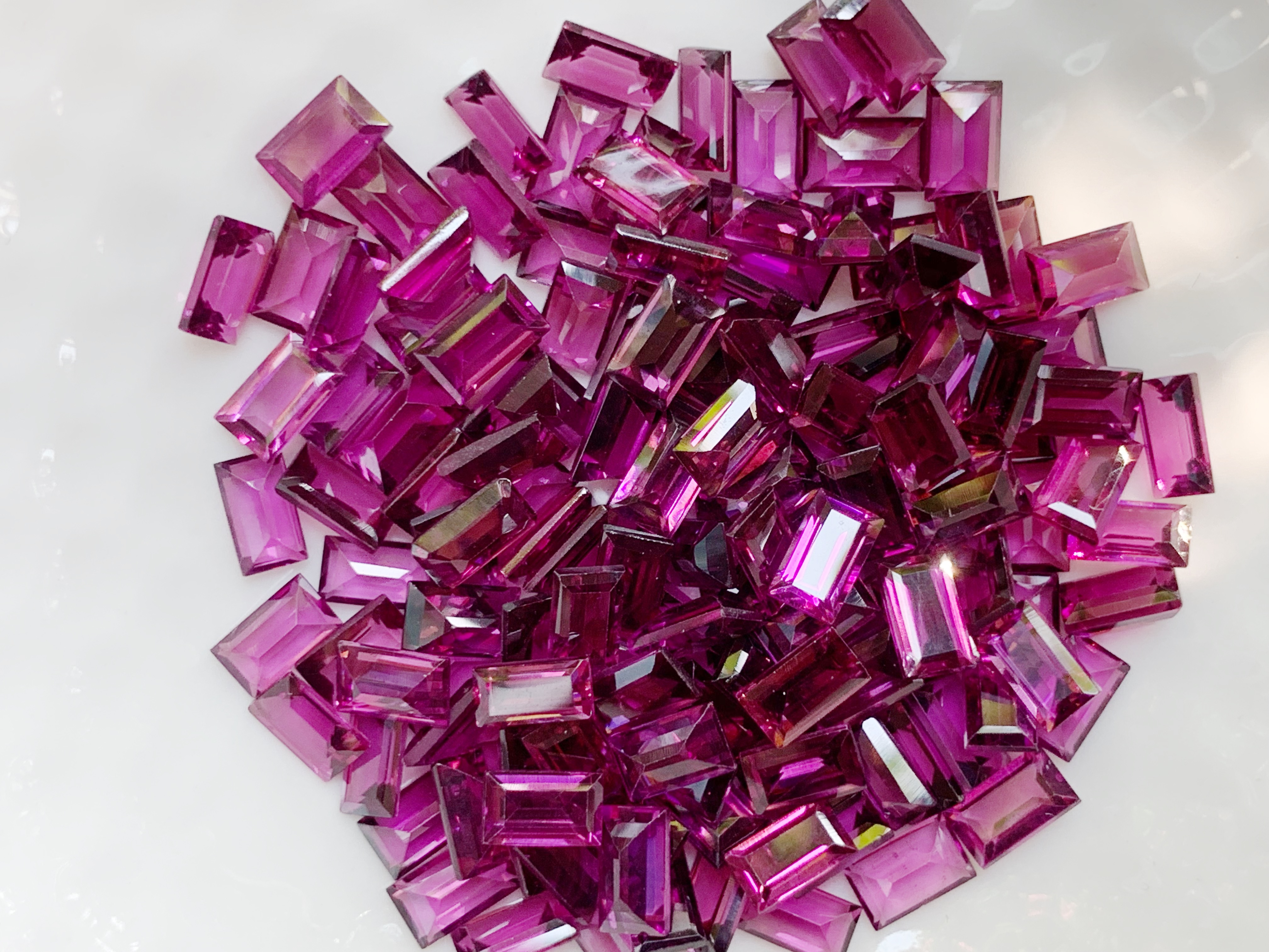 โรโดไลท์สี่เหลี่ยม 5x3 มม. 5 กะรัต