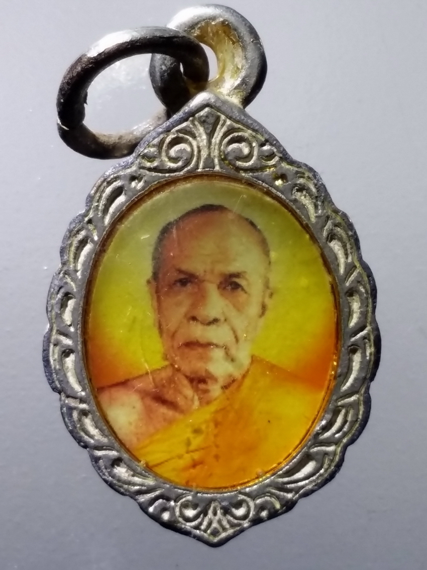 รหัสสินค้า เครื่องราง ล็อกเก็ต ภาพถ่าย 148 ล็อกเก็ตสองหน้า พระมงคลเทพมุนี หลวงพ่อสด วัดปากน้ำ ภาษีเจริญ กรุงเทพฯ