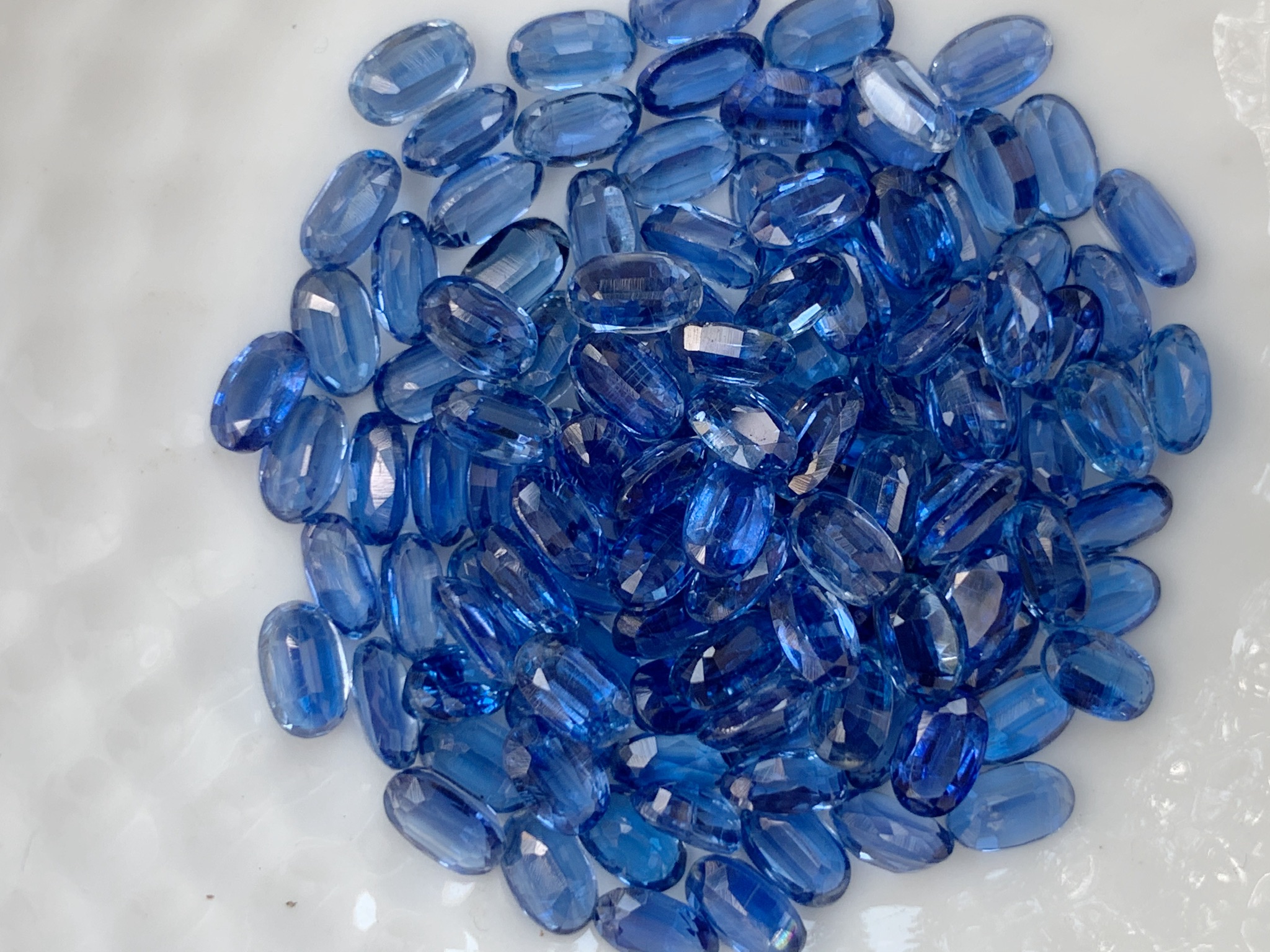 ไคยาไนท์ไข่ 5x3 mm. 1 กะรัต