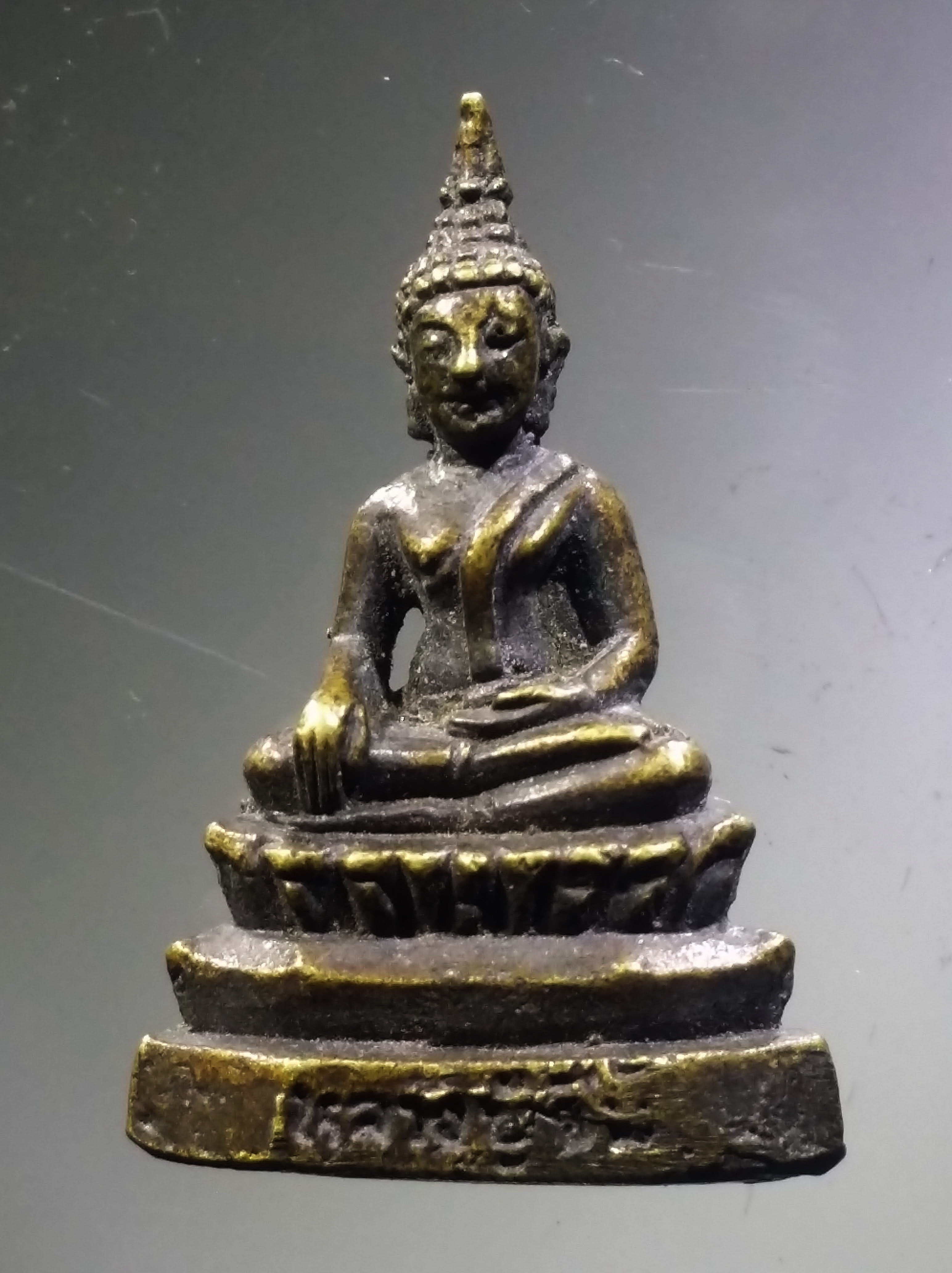 Antig FB 11985 รูปหล่อพระพุทธหลวงปู่ยิ้ม วัดโพธิสมภรณ์ จังหวัดเลย ใต้ฐานตอกโค๊ต ตัวอุ หลวงปู่ชอบ ฐานสโม ปลุกเสก หายากสร้างน้อย