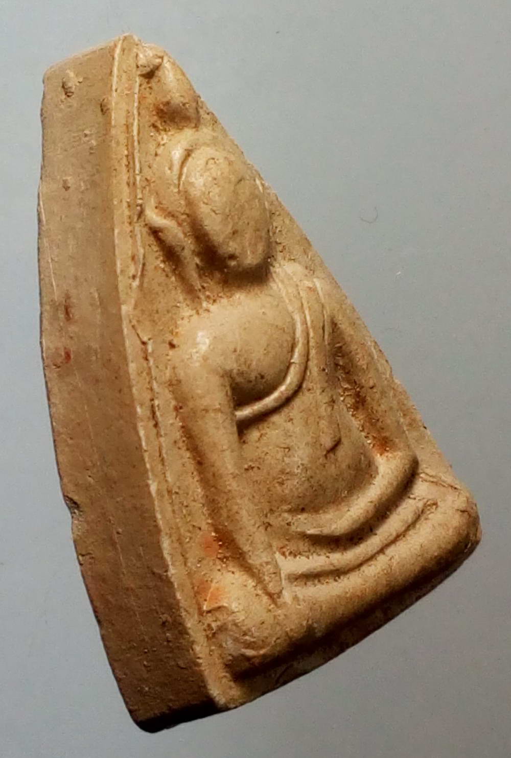 รหัสสินค้า พระไม่ทราบที่ 177 พระนางพญา เนื้อดินเผา หลังธรรมจักร ไม่ทราบที่