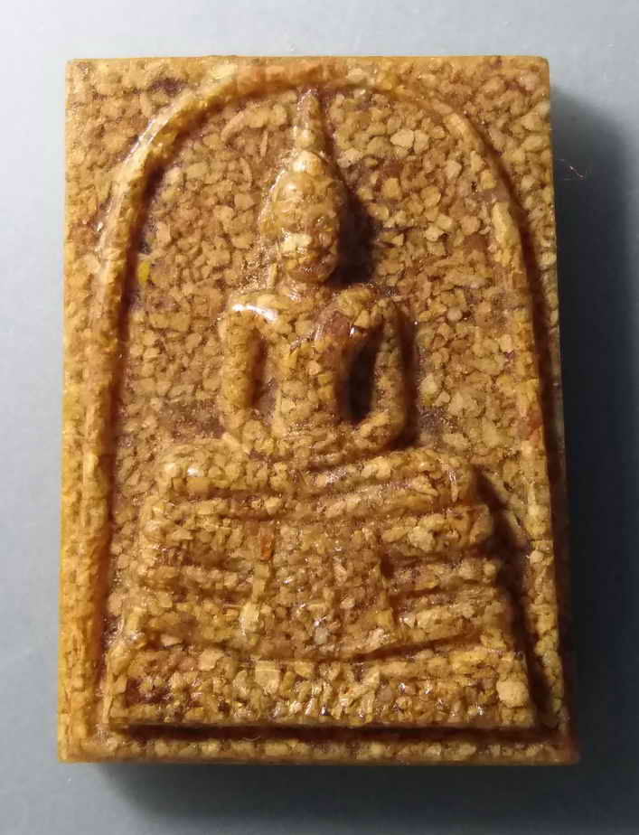 รหัสสินค้า พระมีกล่อง 069 หลวงพ่อโสธร เนื้อกระเบื้องหลังคาโบสถ์ วัดโสธรวรารามวรวิหาร จังหวัดฉะเชิงเทรา พิมพ์ใหญ่ หน้าพระประธาน