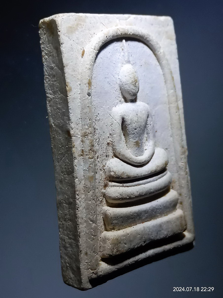 รหัสสินค้า พระสมเด็จ วัดต่างๆ 1223 พระสมเด็จเนื้อผง หลวงพ่อทุเรียน วัดศรีคีรีสุวรรณาราม อำเภอคีรีมาศ จังหวัดสุโขทัย สร้างปี 2548