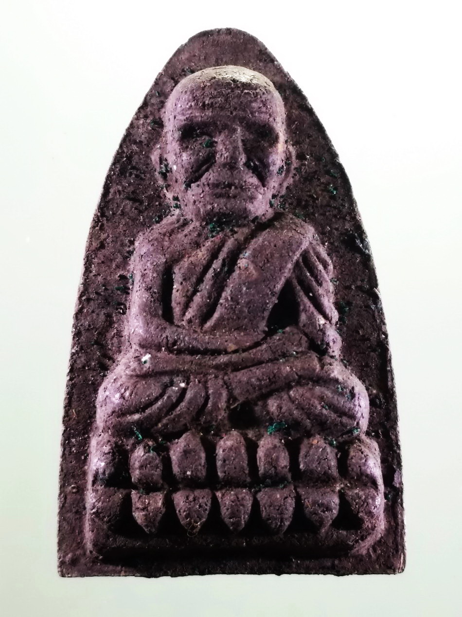 รหัสสินค้า พระมีกล่อง 3974 หลวงปู่ทวดเนื้อว่าน กกล.ทอ.ฉก.๙ จังหวัดปัตตานี สร้างปี 2557 พระสวยกล่องเดิม