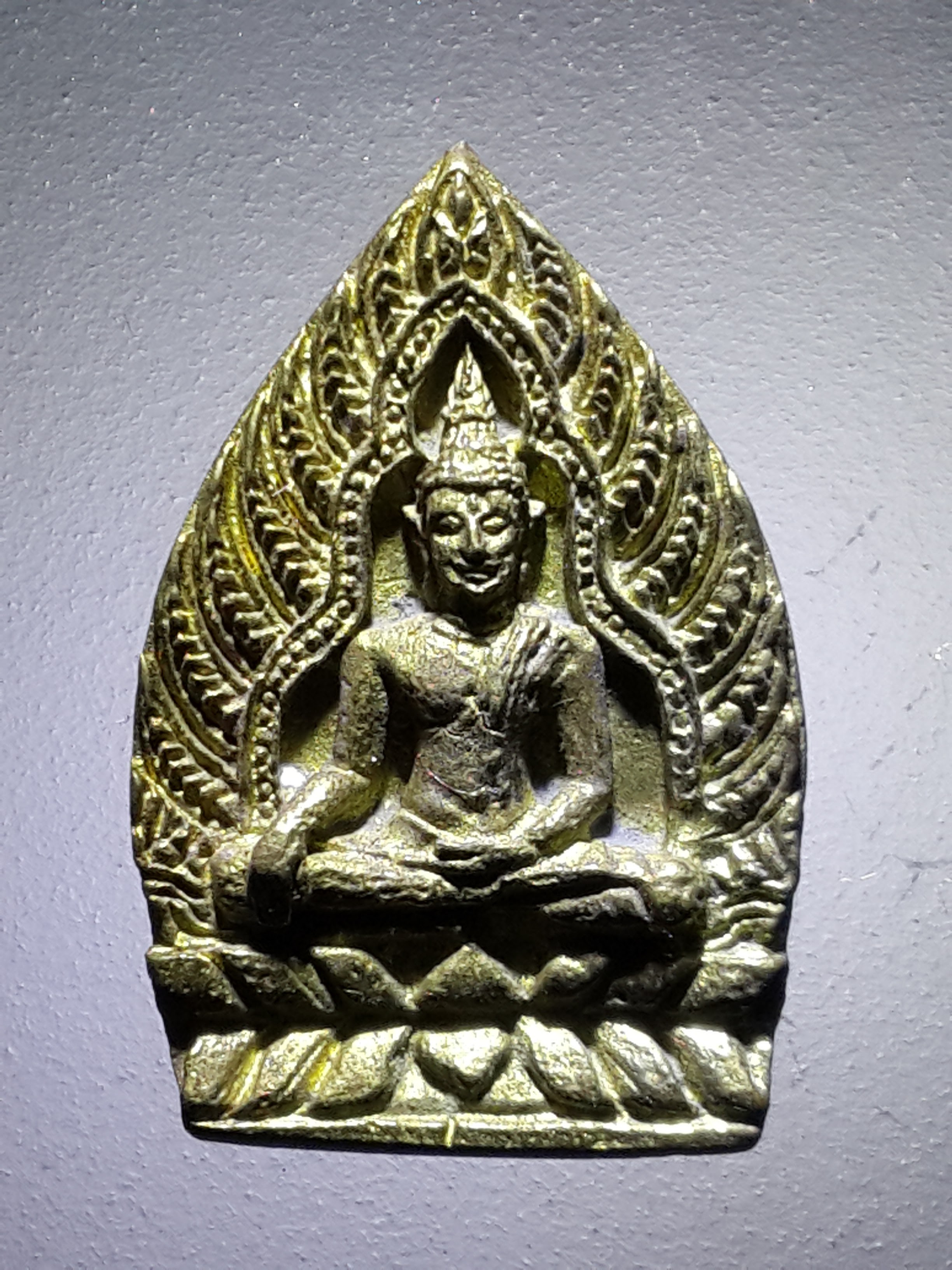 รหัสสินค้า พระมีกล่อง 217 เหรียญหล่อหลวงพ่อโต วัดสมอแข อำเภอเมือง จังหวัดพิษณุโลก สร้างปี 2542 ที่ระลึกในงานปิดทองฝังลูกนิมิต