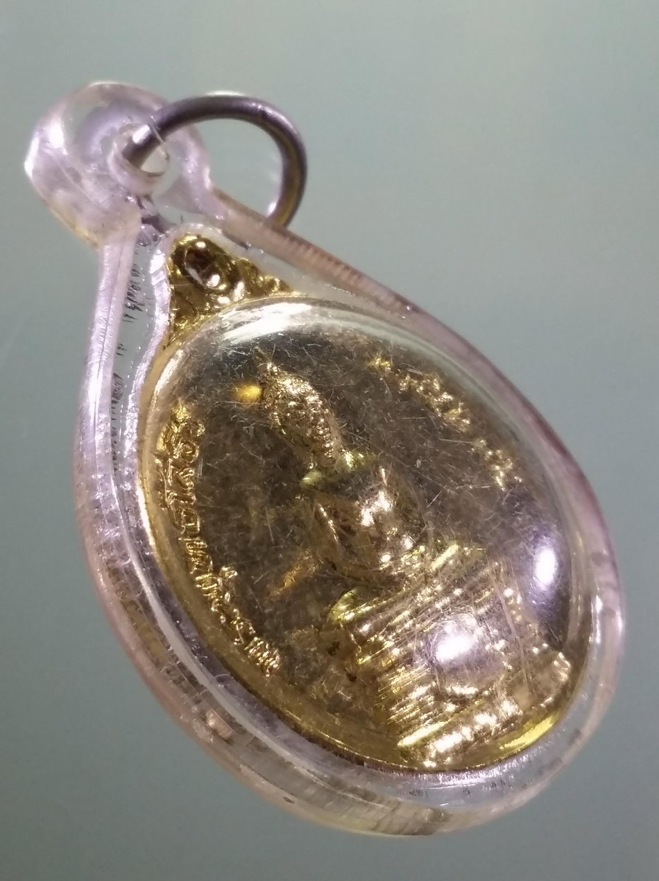 รหัสสินค้า เหรียญพระพุทธ 4183 เหรียญกลมกะไหล่ทองพระพุทธโสธร พุทธสมาคม ฉะเชิงเทรา จัดสร้างปี 2525 ขนาดเทียบกับเหรียญบาท