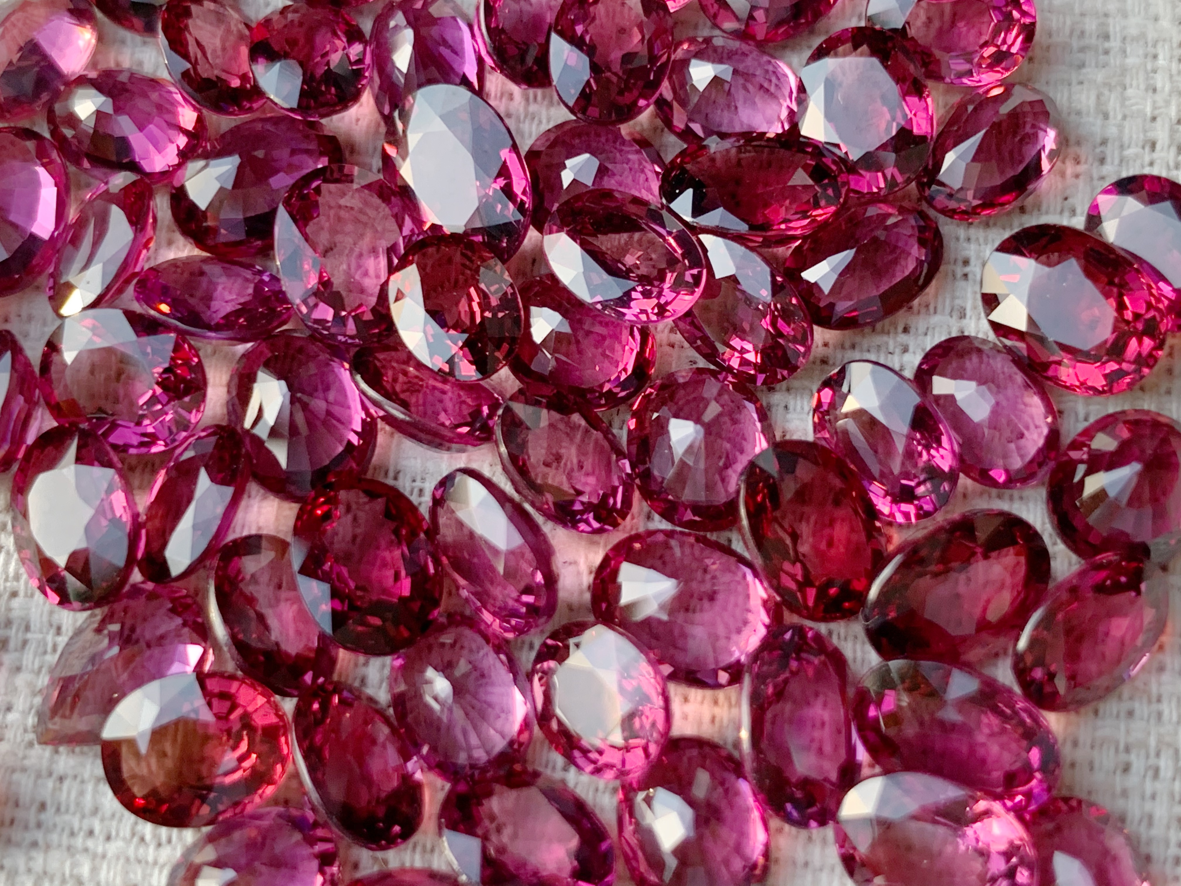 โรโดไลท์ไข่ 7x5 mm. 5 กะรัต