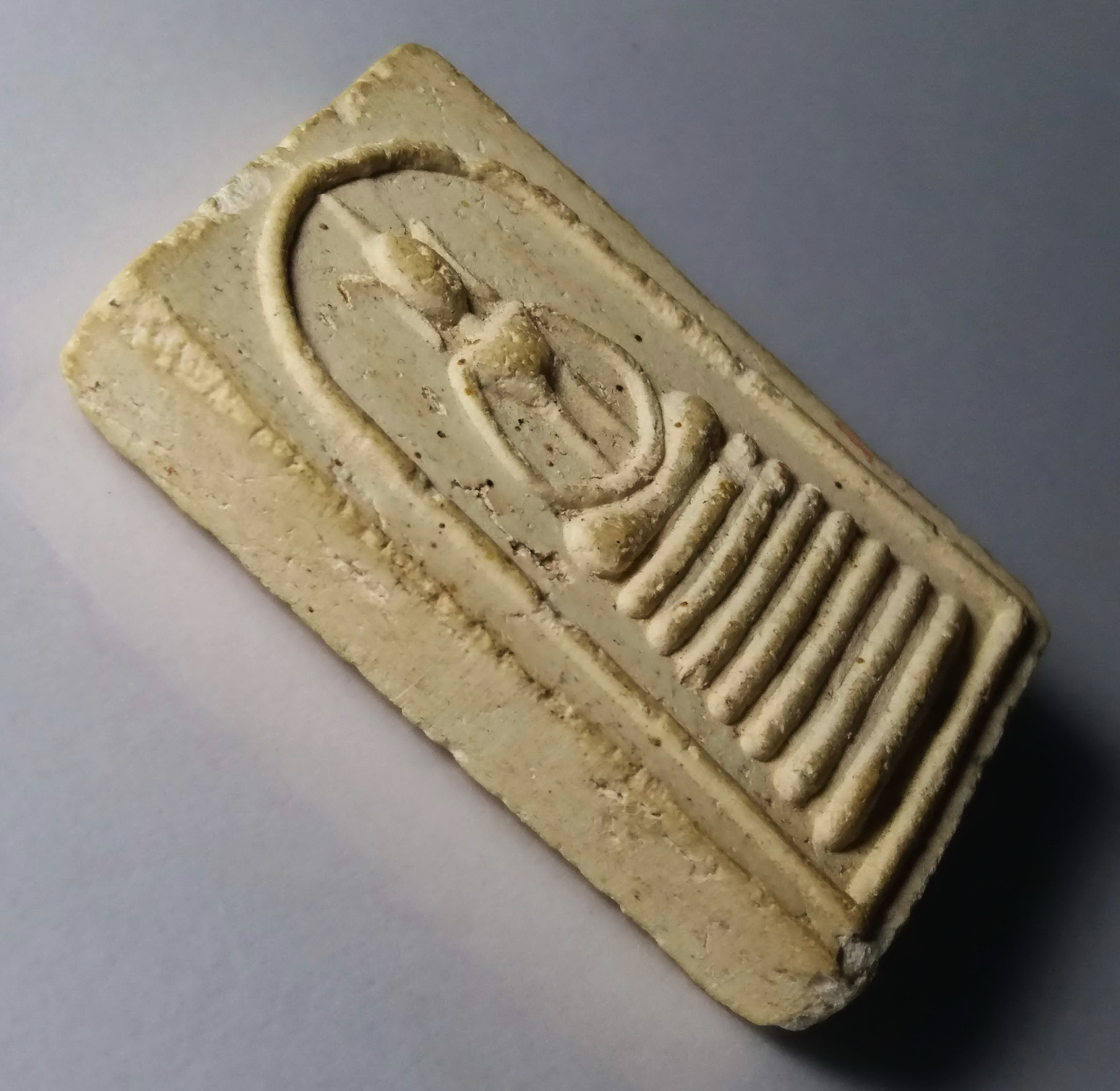 รหัสสินค้า พระสมเด็จ วัดต่างๆ 190 พระสมเด็จเนื้อผง หลวงพ่ออ่อน วัดบางมะฝ่อ จังหวัดนครสวรรค์ สร้างปี 2534 รุ่นปฏิสังขรณ์บูรณะพระอุโบสถ