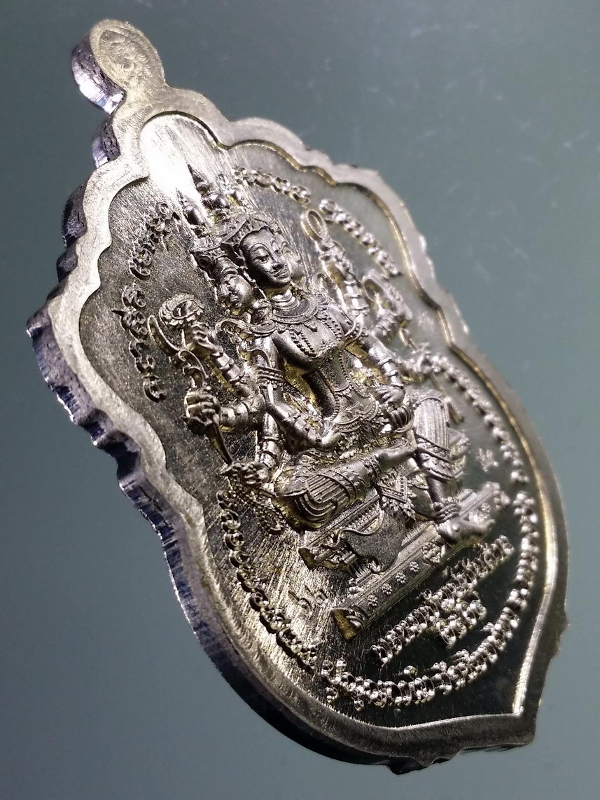 รหัสสินค้า พระมีกล่อง 012 เหรียญเสมาพระพรหม เนื้ออัลปาก้าลงยา 3 สี รุ่น พรหมพัฒน์พันล้าน ๒ หลวงพ่อพัฒน์ วัดห้วยด้วน อำเภอหนองบัว จังหวัดนครสวรรค์ ตอกโค๊ต หมายเลข ๖๒