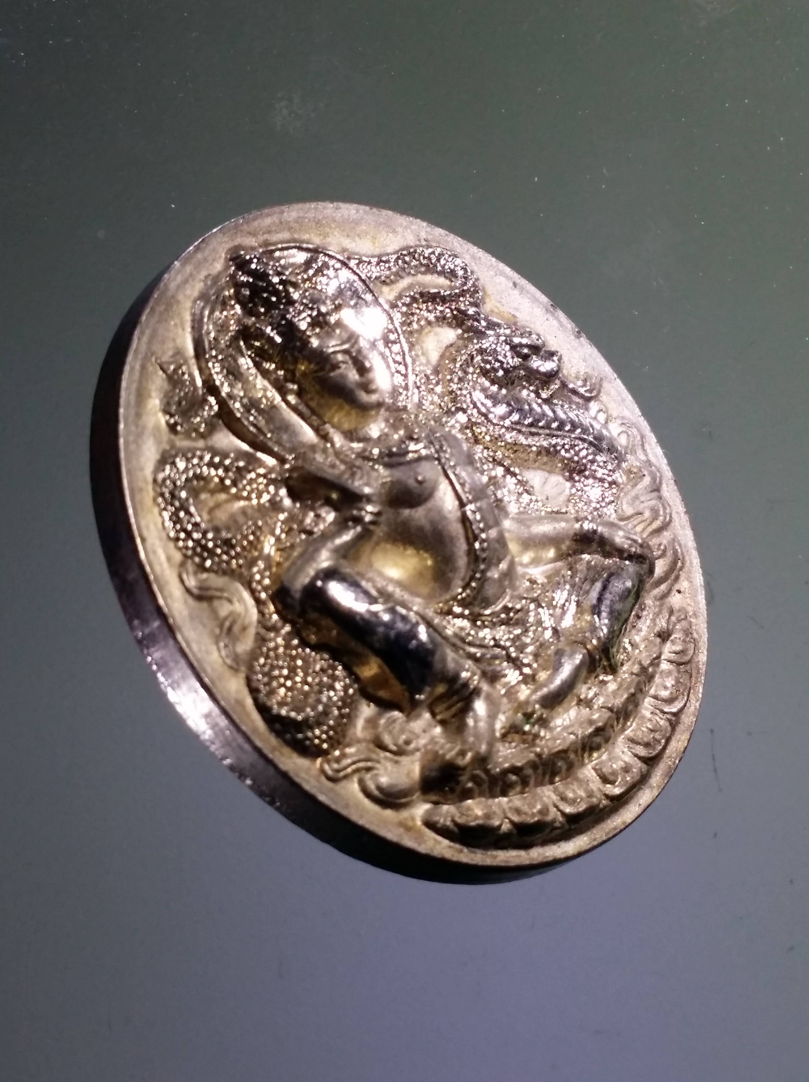 รหัสสินค้า จตุคามรามเทพ 426 เหรียญกะไหล่เงิน ขูดเงาบางส่วน พระเทวราชโพธิสัตว์จตุคามรามเทพ รุ่นโคตรรวย วัดใหญ่รัตนโพธิ์